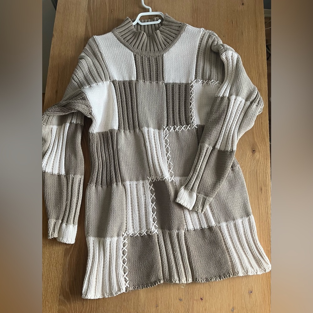 Women’ s Long Sweater .